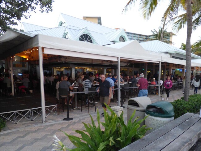 Building Photo - 2060 NE 1st St