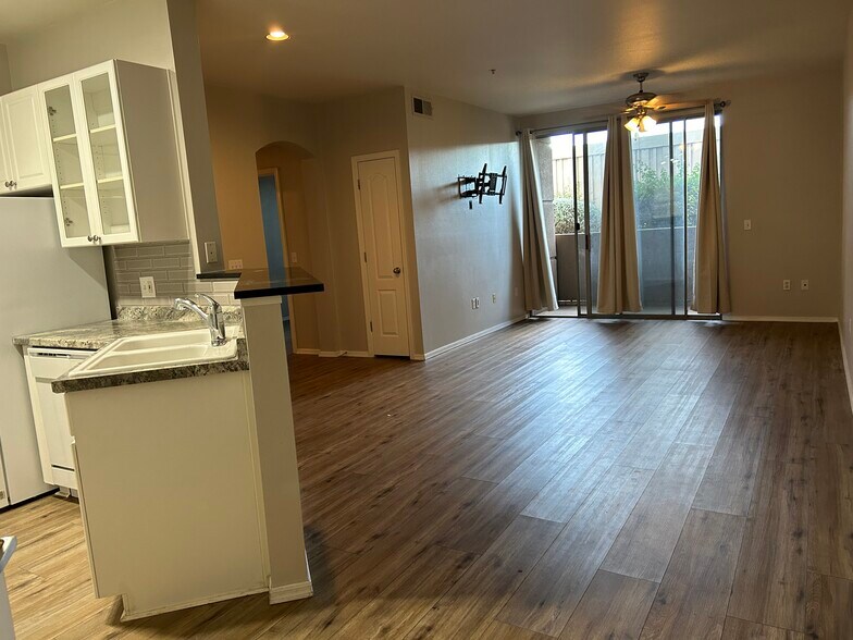 Building Photo - 1701 E Colter St