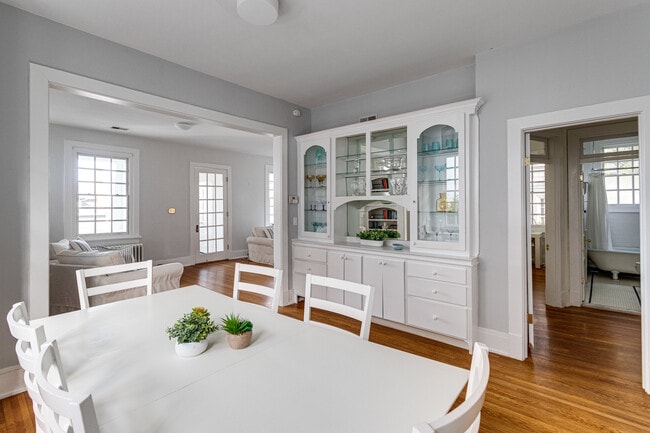 Building Photo - 302 Rucker Pl