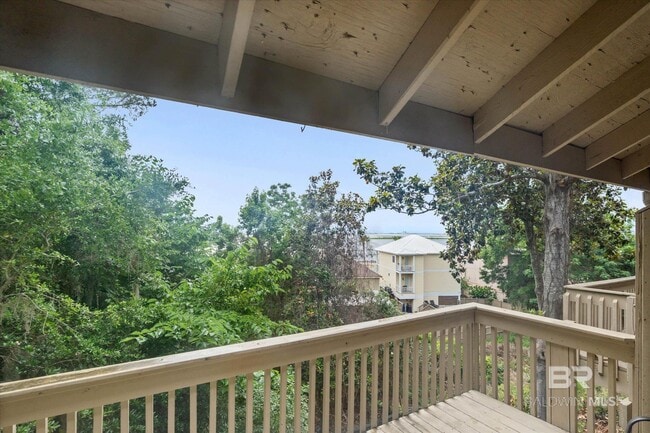 Building Photo - 2024 Sea Cliff Dr N