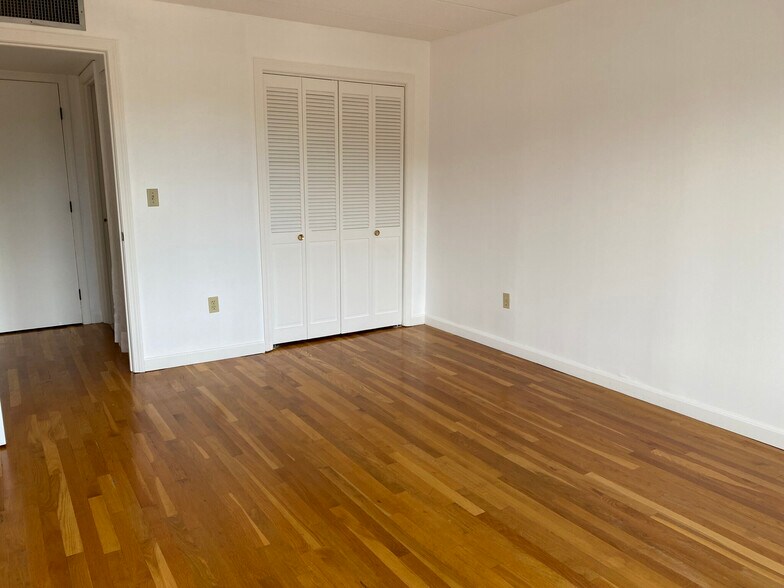 Building Photo - 85 Brainerd Rd