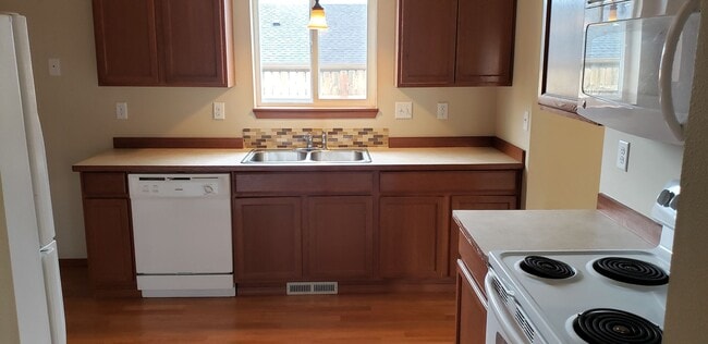 Building Photo - 533 N Montclair Ave