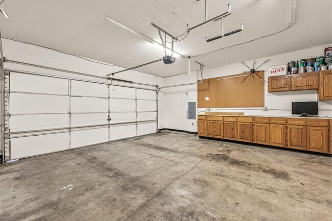 Building Photo - Updated and Spacious 3 Bed Yelm Rental!