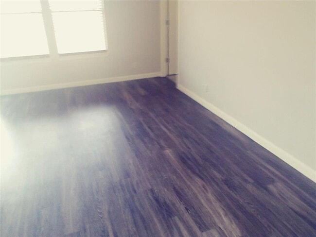 Building Photo - 211 Wild Buffalo Dr