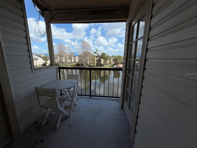 Building Photo - 1940 Lake Atriums Cir