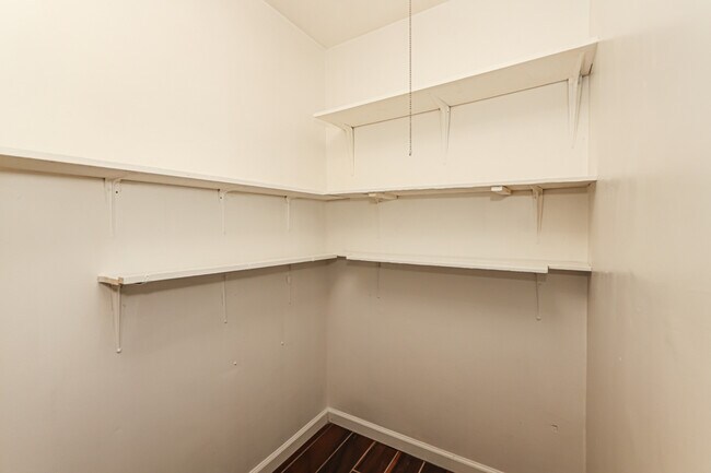 Building Photo - 1240 Berwald Dr