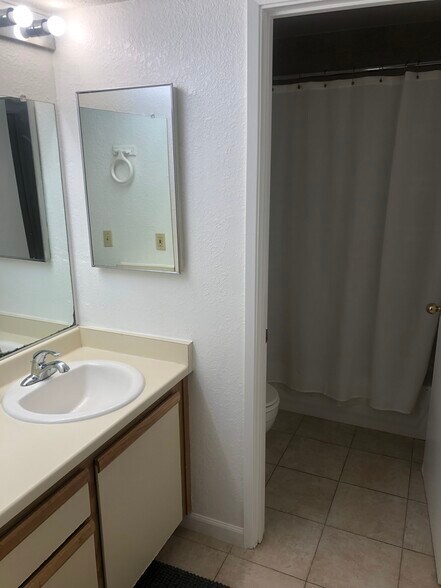 Building Photo - 1019 Dornajo Way