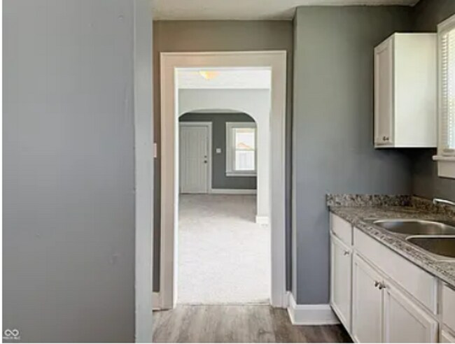 Building Photo - 3736 Kinnear Ave