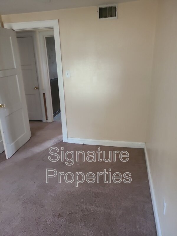 Building Photo - 7814 Dalmain Dr