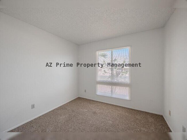 Building Photo - 8821 W Sahuaro Dr