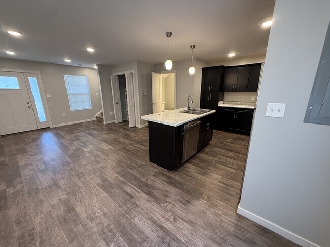 Building Photo - 408 Creekview Dr