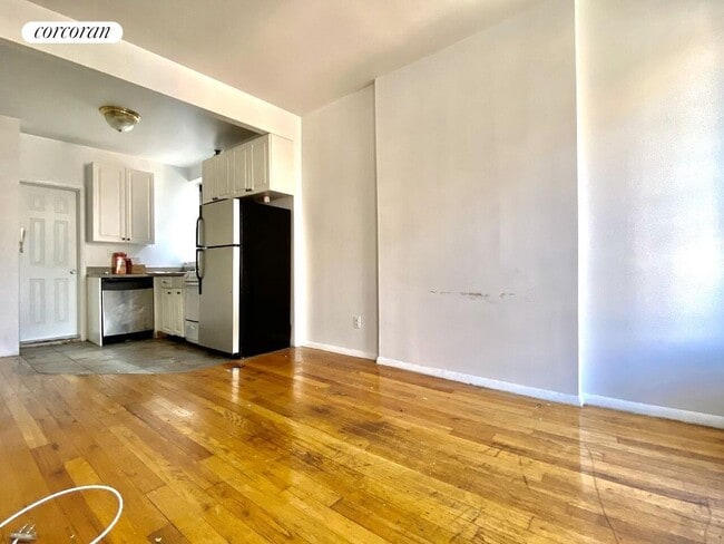Building Photo - 313 W 114th St
