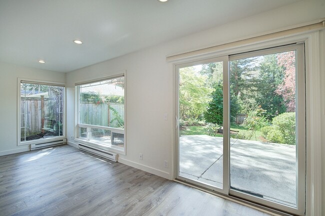 Building Photo - 2Bd/1Ba Issaquah Duplex