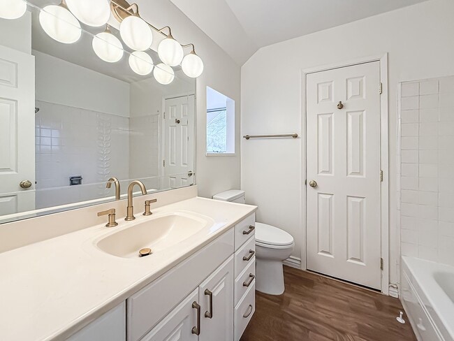 Building Photo - Upgraded Calabasas 4BR w/pool + spa, views + solar panels!