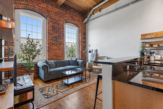 Building Photo - Breathtaking Historic Loft in the Heart of...