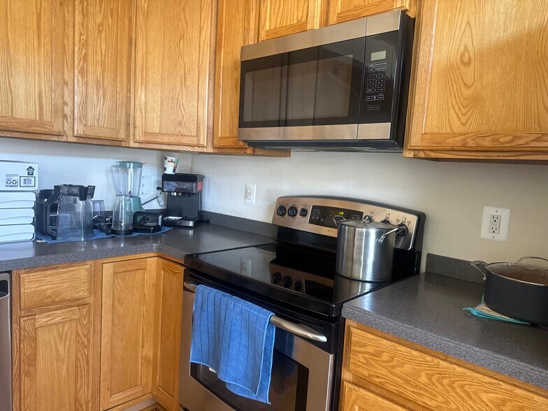 Building Photo - 2112 Lockwood Dr