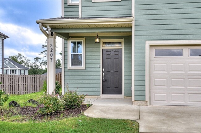 Building Photo - 3207 Wayne Dr