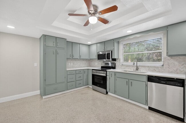 Building Photo - Fully Renovated Canal-Front Home on the Harris Chain of Lakes!