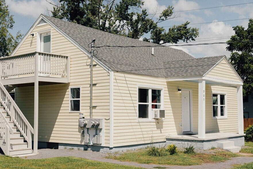 Building Photo - 905 Hill St