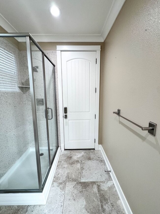Building Photo - Charming 2 Bed/2 Bath Home