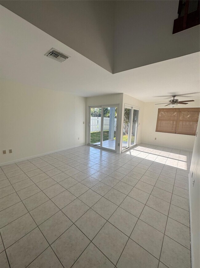 Building Photo - 9929 NW 9th Ct