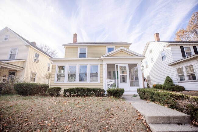 Primary Photo - Beautiful three bedroom spacious house wit...