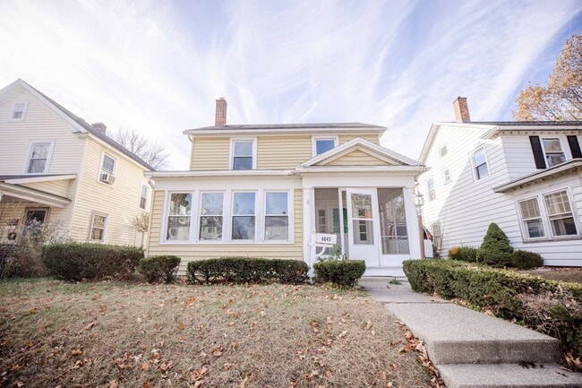 Primary Photo - Beautiful three bedroom spacious house with tons of storage and finished basement.