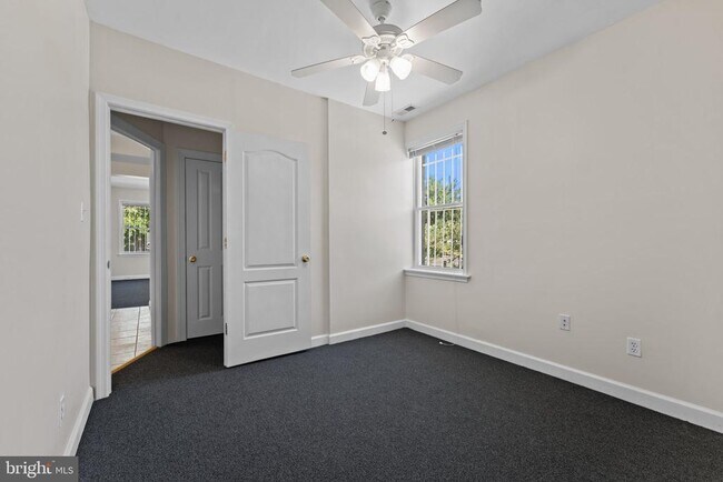 Building Photo - 217 19th St NE