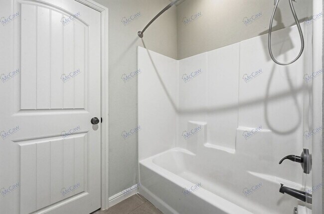 Building Photo - 5504 Wellesley Ave