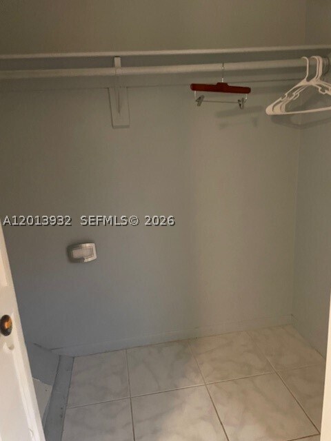 Building Photo - 807 W Oakland Park Blvd