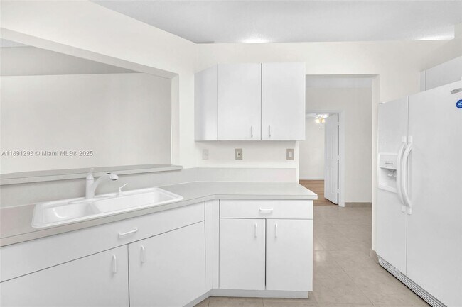 Building Photo - 16411 Sapphire Bend