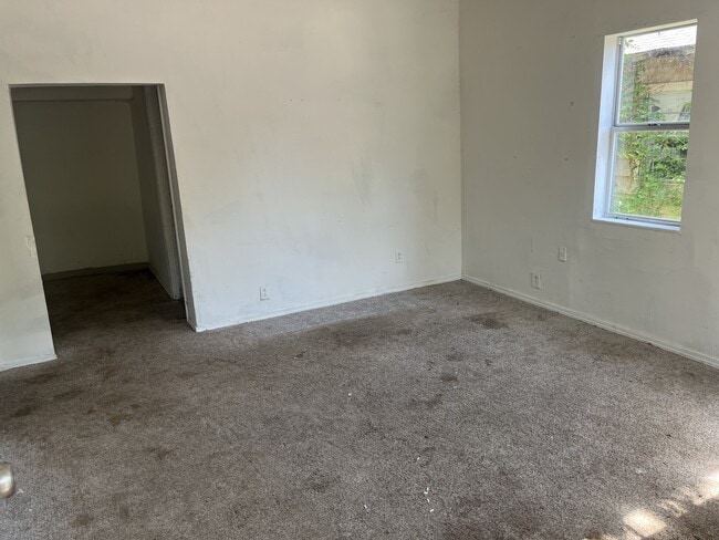 Building Photo - 319 N G St