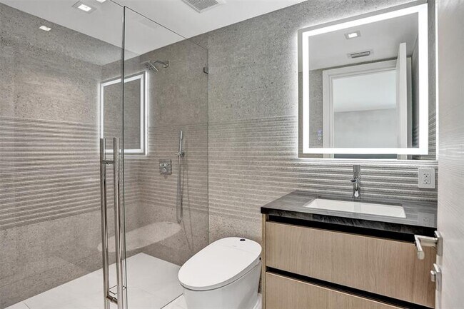 Building Photo - 2800 Banyan Blvd Cir NW