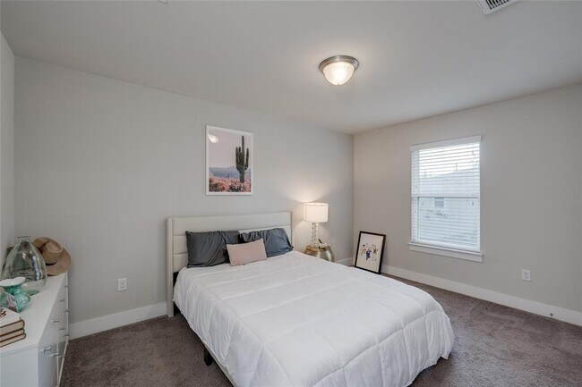 Building Photo - 7405 Buchholz St