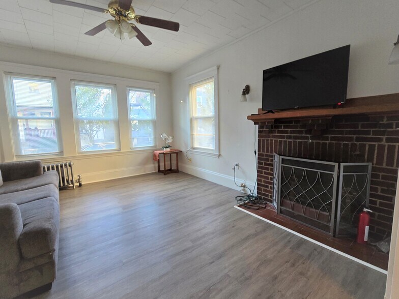 Building Photo - 63 Pinckney St