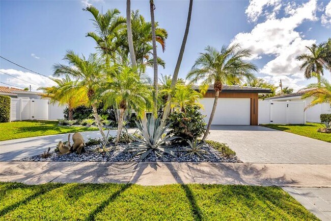 Building Photo - 160 SE 3rd Ct