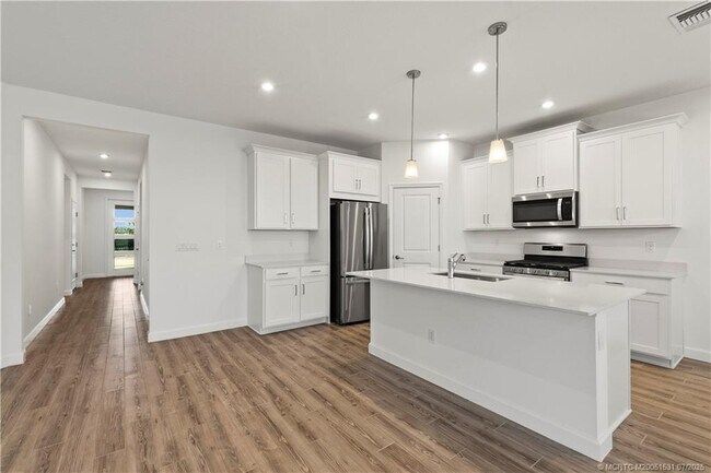 Building Photo - 14135 SW Safi Ter