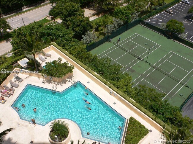 Building Photo - 2475 Brickell Ave