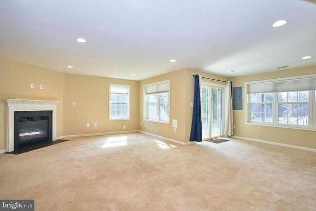 Building Photo - 41625 Broxbourne Terrace