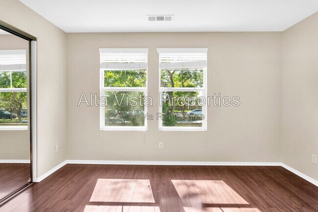 Building Photo - 16916 Hutchins Landing
