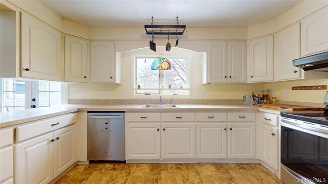 Building Photo - 178 Barnes Rd