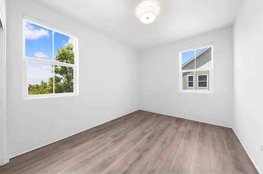 Building Photo - 930 Wonder Ln