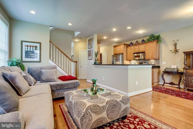 Building Photo - 47571 Royal Burnham Terrace