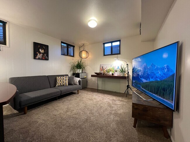 Building Photo - Spacious 4 Bed/3.5 Bath in Boulder - Available July 6th!