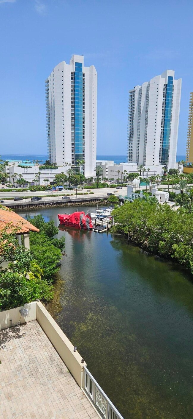 Building Photo - 200 Sunny Isles Blvd