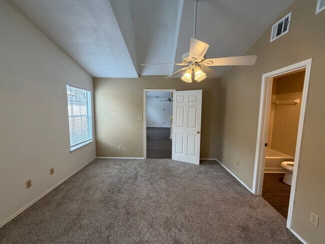 Building Photo - Welcome home to this charming 2-bedroom, 2-bathroom duplex located in Woodstone Subdivision - loc...