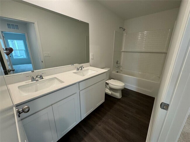 Building Photo - 13133 Oak Hill Way