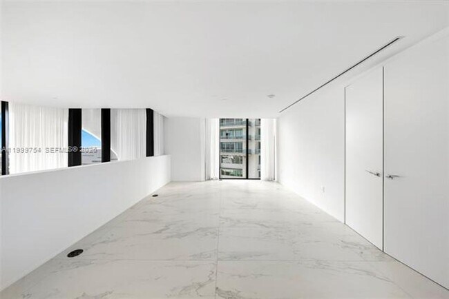 Building Photo - 1000 Biscayne Blvd