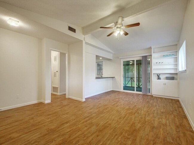 Building Photo - 8516 Hathaway Dr