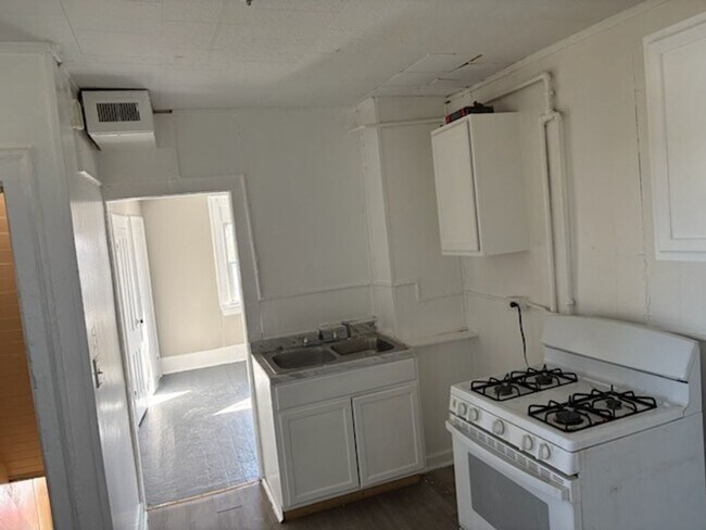Building Photo - 104 Steuben St